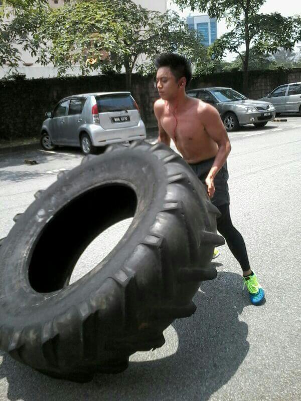 Peng Joon working out